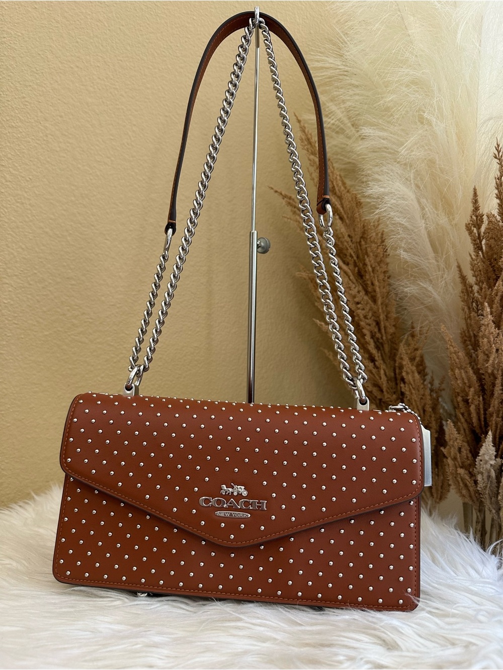Coach Klare Envelope Crossbody Bag
With Rivets - Picture 3 of 16